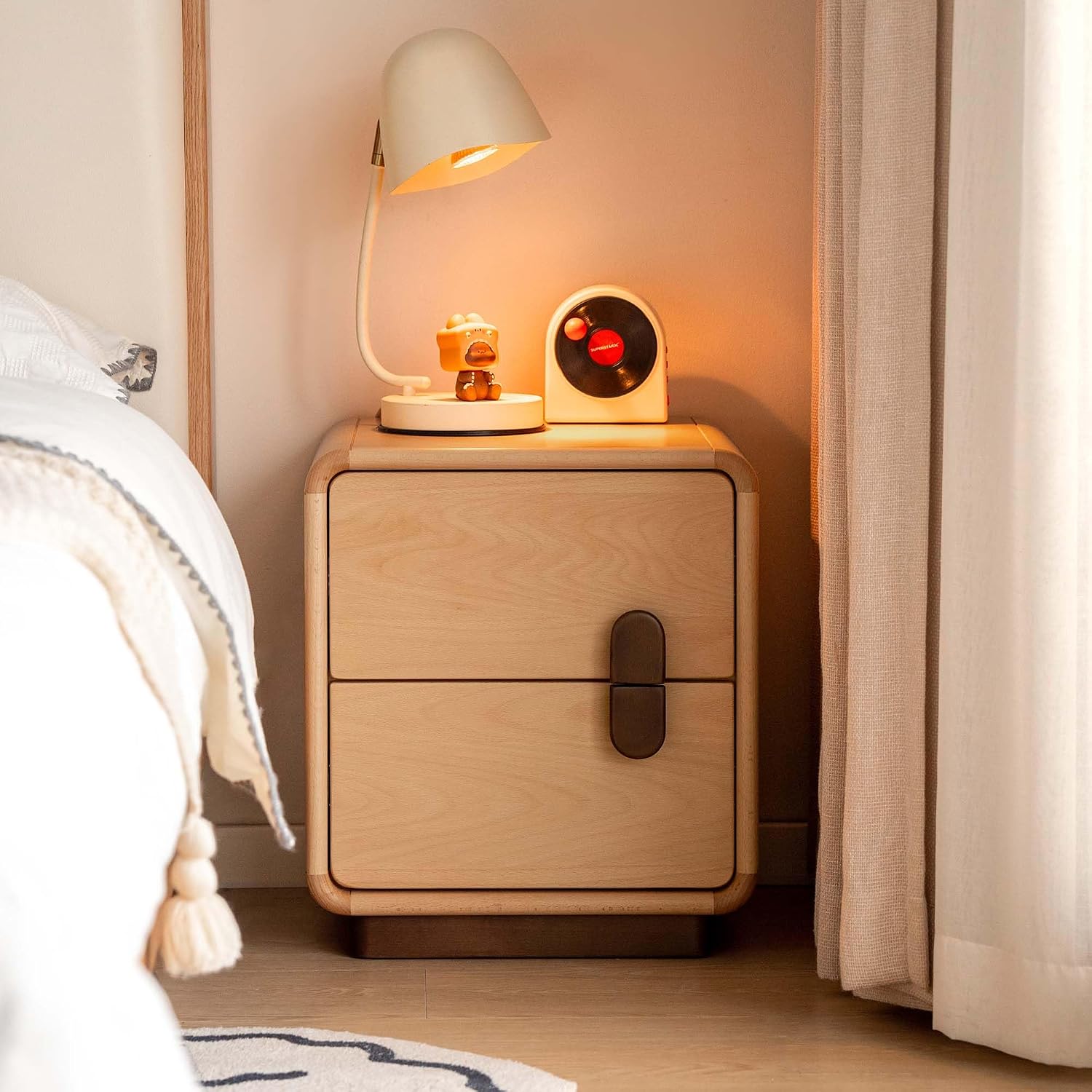 Solid Wood Nightstand 2 Drawers - โต๊ะข้างเตียงไม้จริง 2 ลิ้นชัก โต๊ะเตี้ยสำหรับวางข้างเตียง มุมโค้งมน เหมาะสำหรับห้องนอนและห้องทำงาน