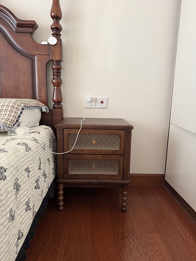 โต๊ะข้างเตียงสไตล์วินเทจ กระจก - Solid Wood Nightstand 2 Drawers บทวิจารณ์และราคา